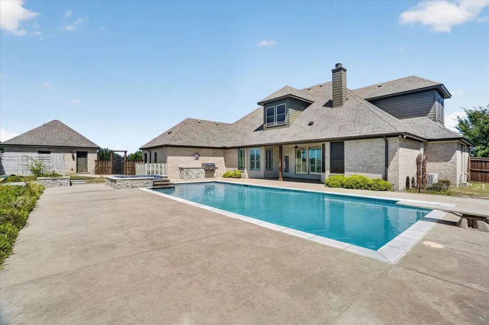 2000 Adams Lane S Azle, TX 76020
