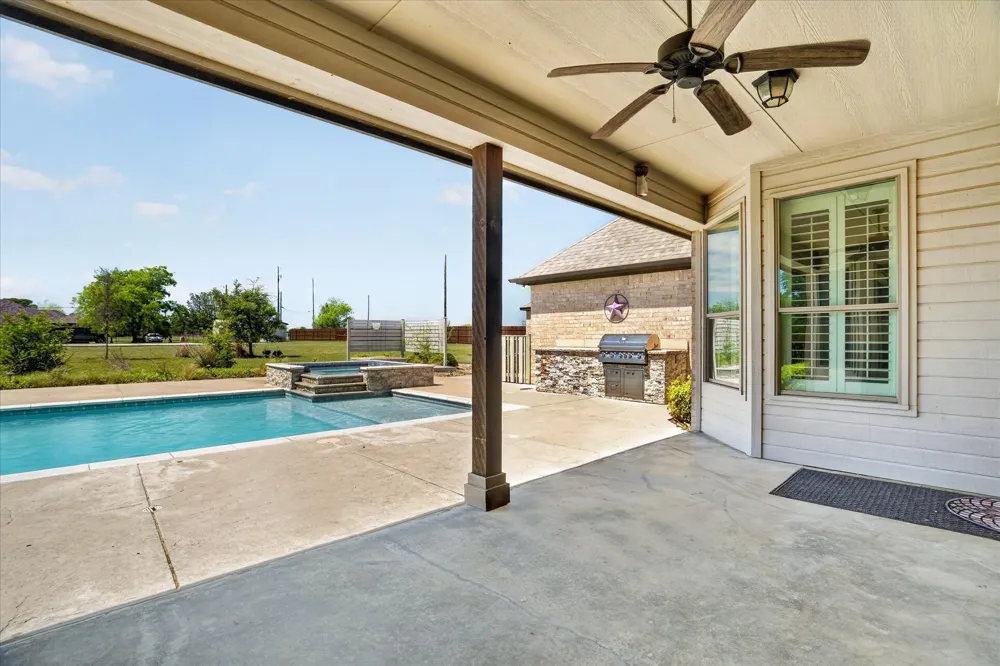 2000 Adams Lane S Azle, TX 76020