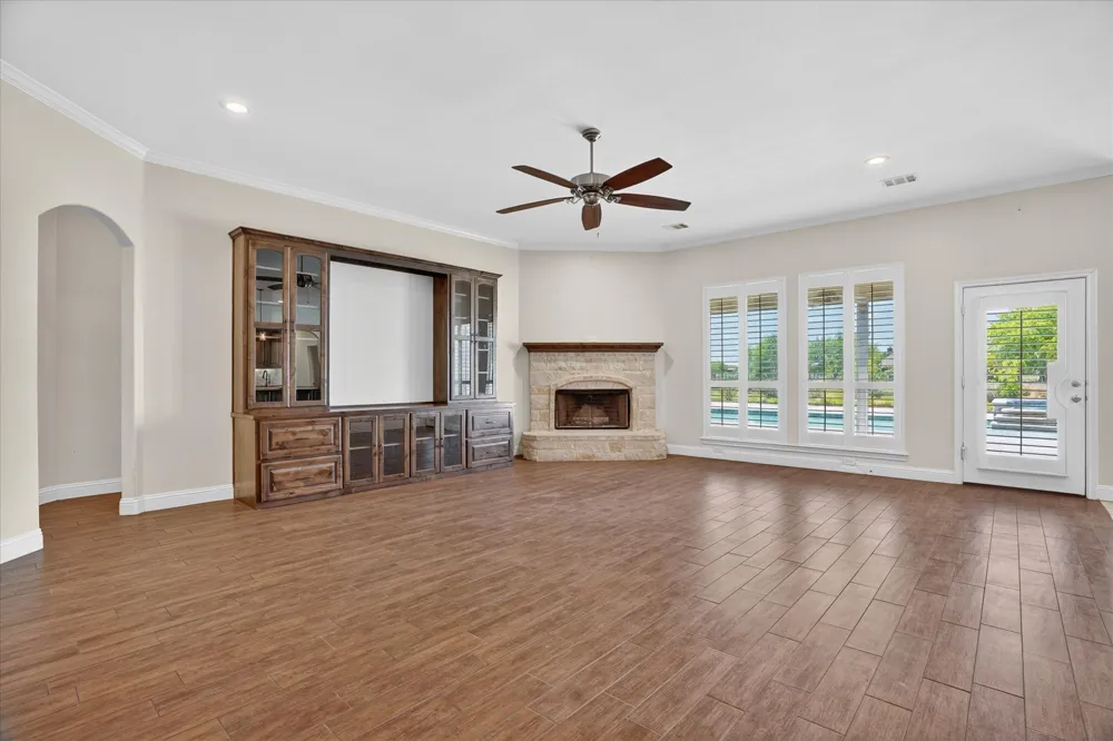 2000 Adams Lane S Azle, TX 76020