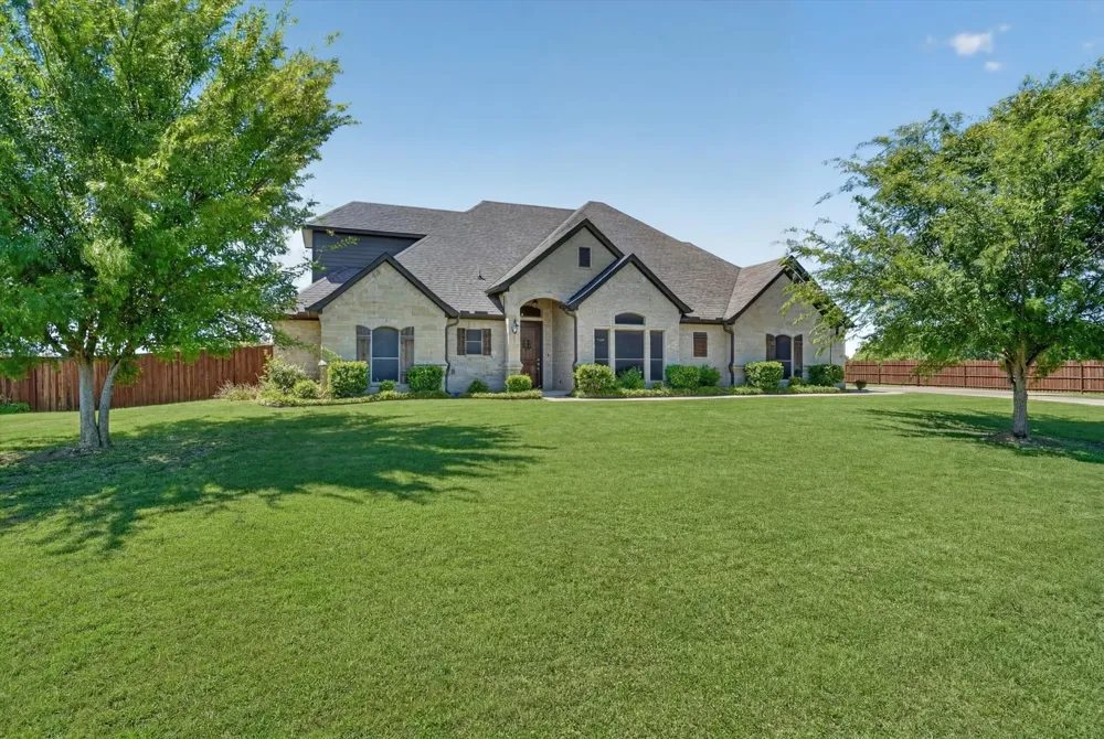 2000 Adams Lane S Azle, TX 76020