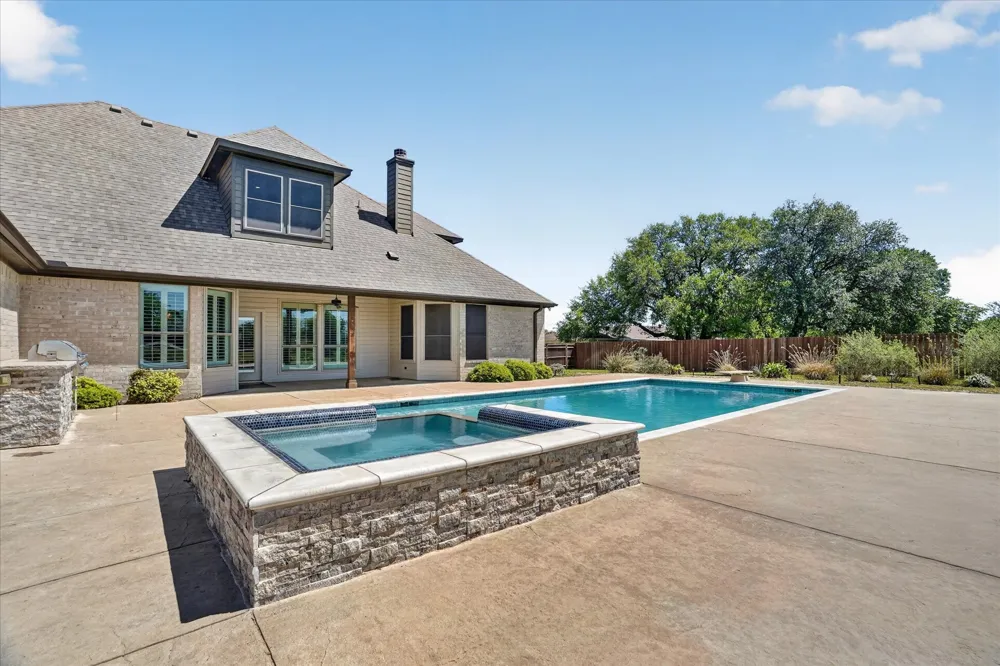 2000 Adams Lane S Azle, TX 76020