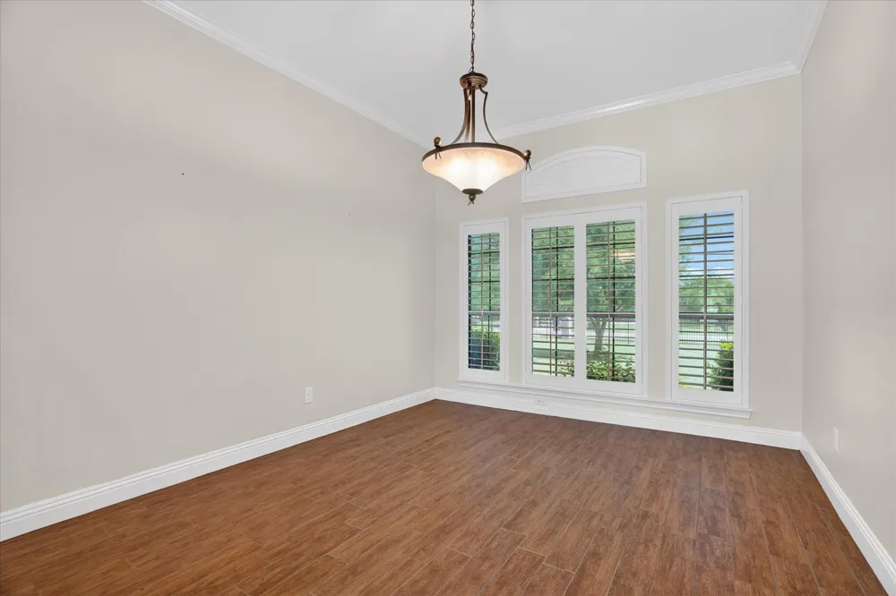 2000 Adams Lane S Azle, TX 76020