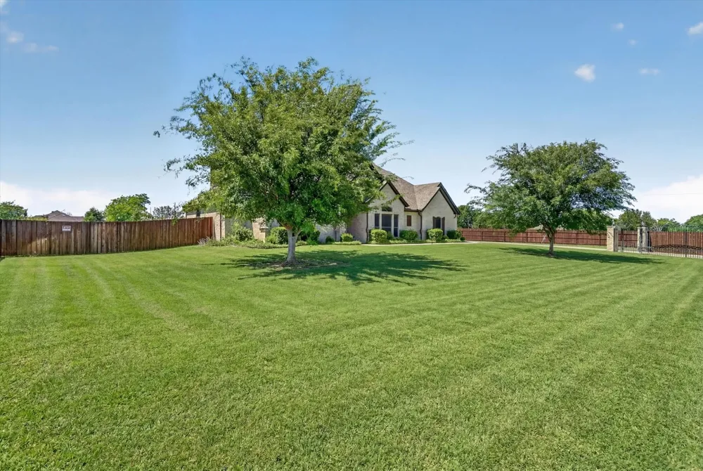 2000 Adams Lane S Azle, TX 76020