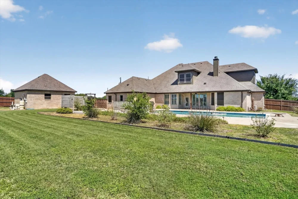 2000 Adams Lane S Azle, TX 76020