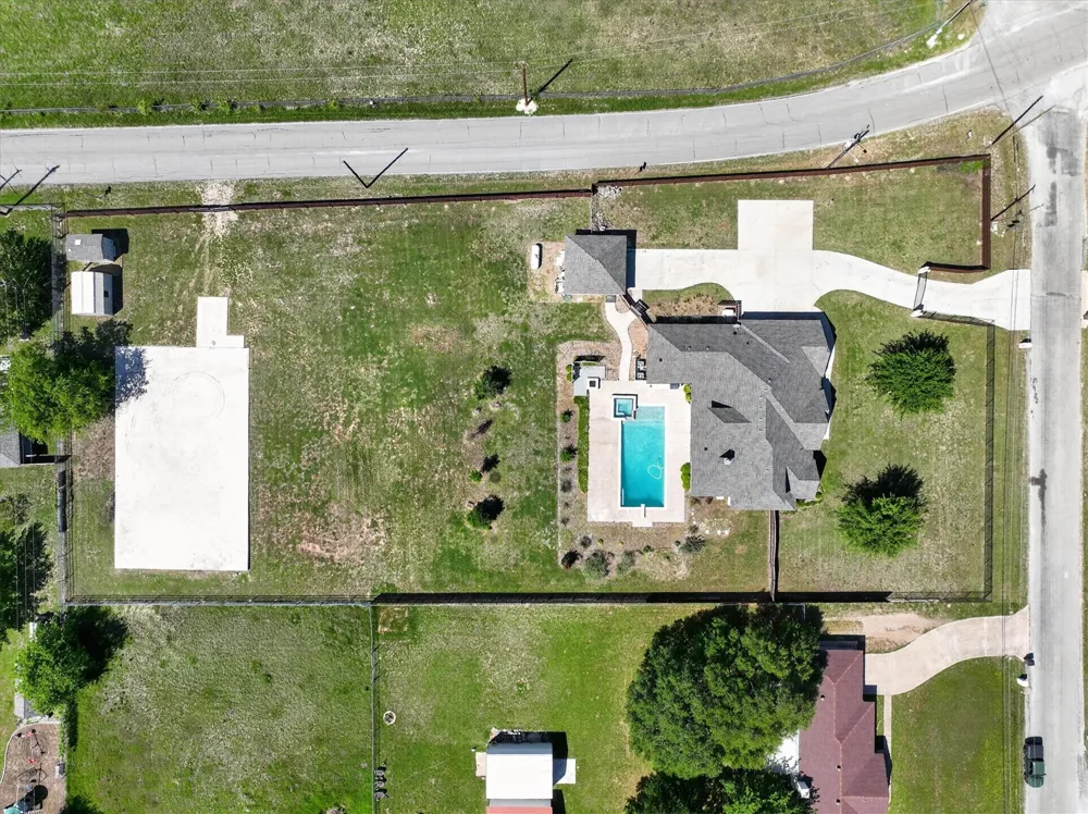 2000 Adams Lane S Azle, TX 76020