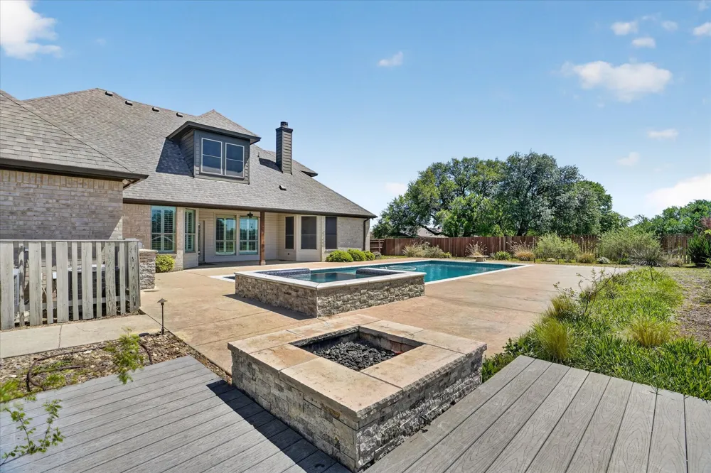 2000 Adams Lane S Azle, TX 76020