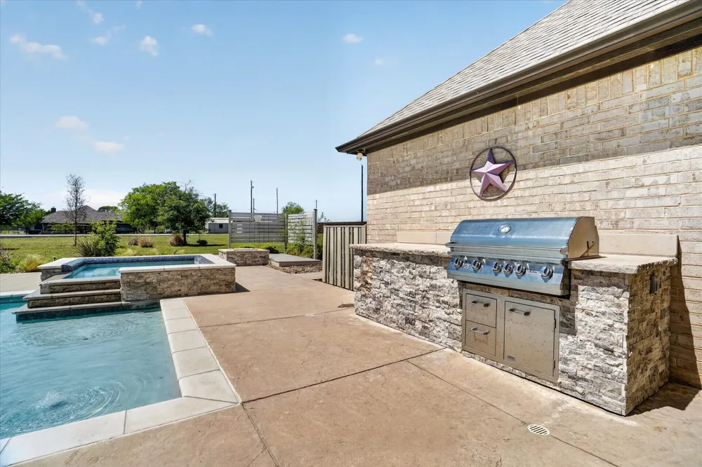 2000 Adams Lane S Azle, TX 76020