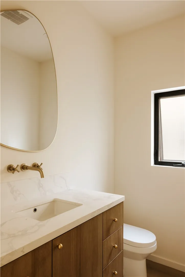 1249 Seward Street Los Angeles, CA 90038