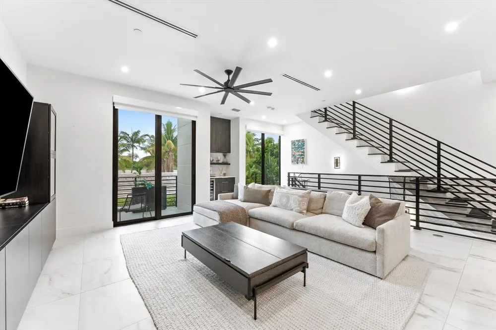 1048 Victoria Park Road Fort Lauderdale, FL 33304