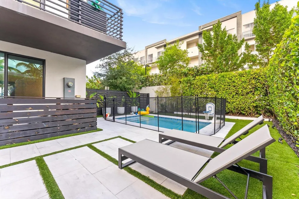 1048 Victoria Park Road Fort Lauderdale, FL 33304