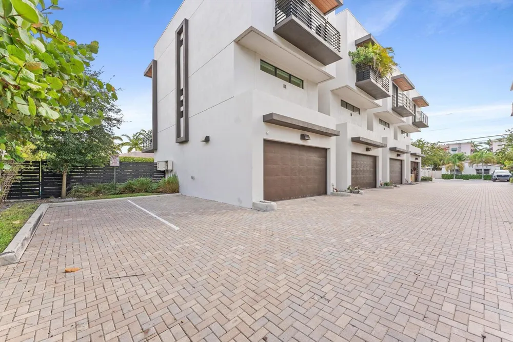 1048 Victoria Park Road Fort Lauderdale, FL 33304