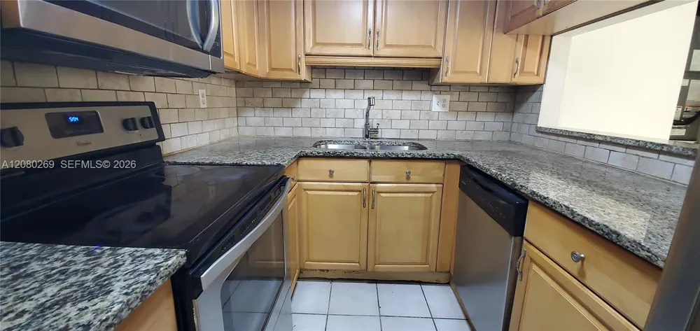 995 SW 84th Ave #218 Miami, FL 33144