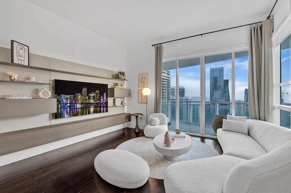 951 Brickell Ave #4111 Miami, FL 33131
