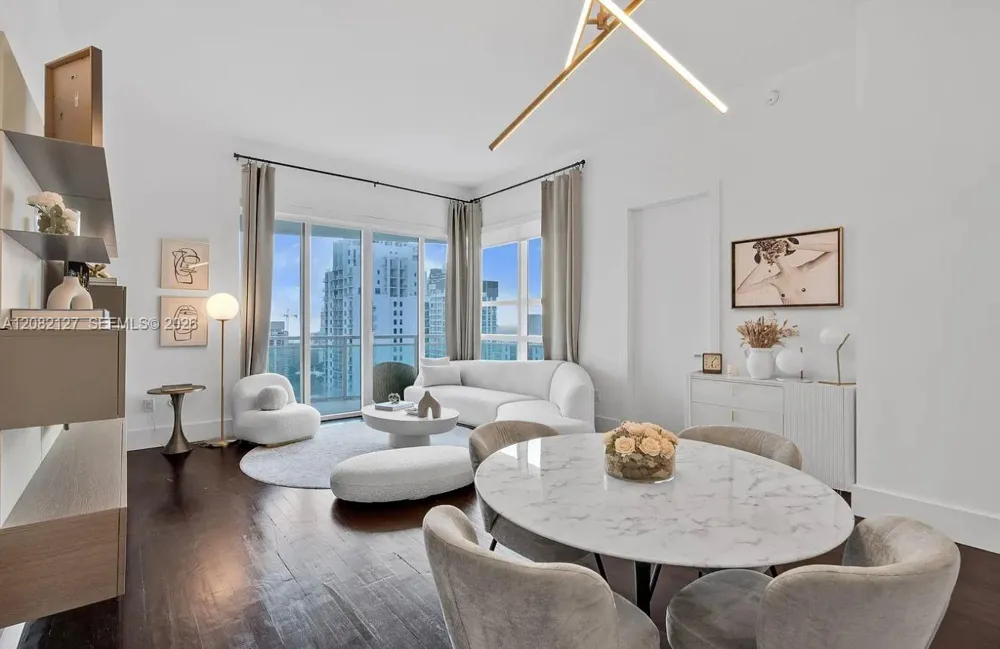 951 Brickell Ave #4111 Miami, FL 33131