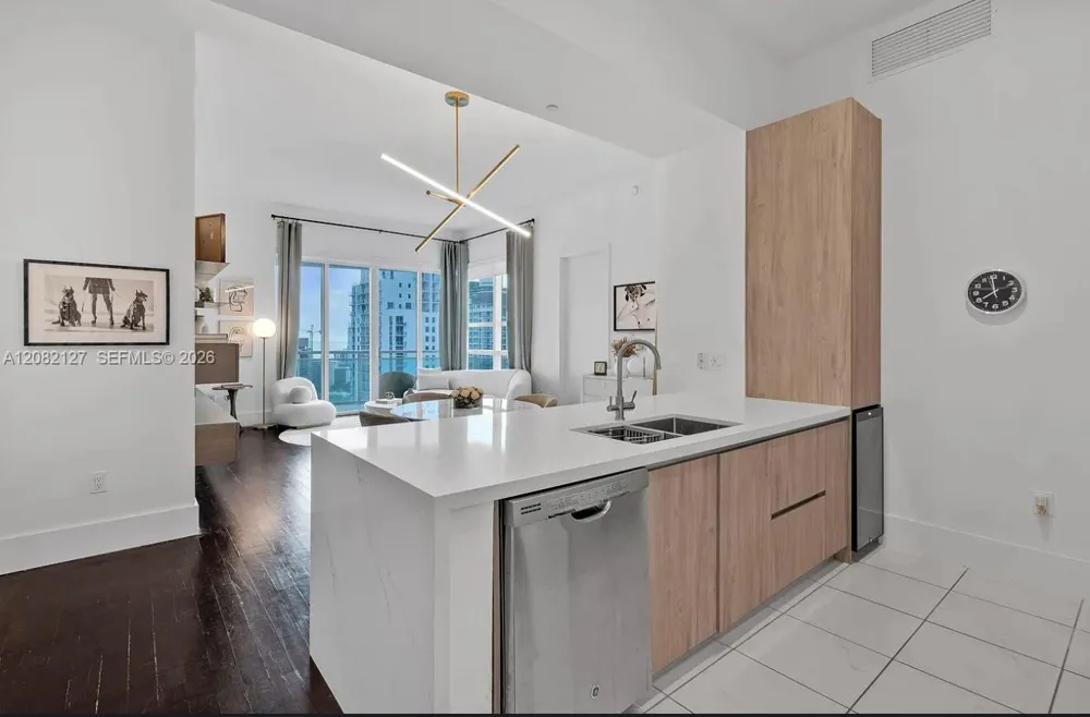 951 Brickell Ave #4111 Miami, FL 33131