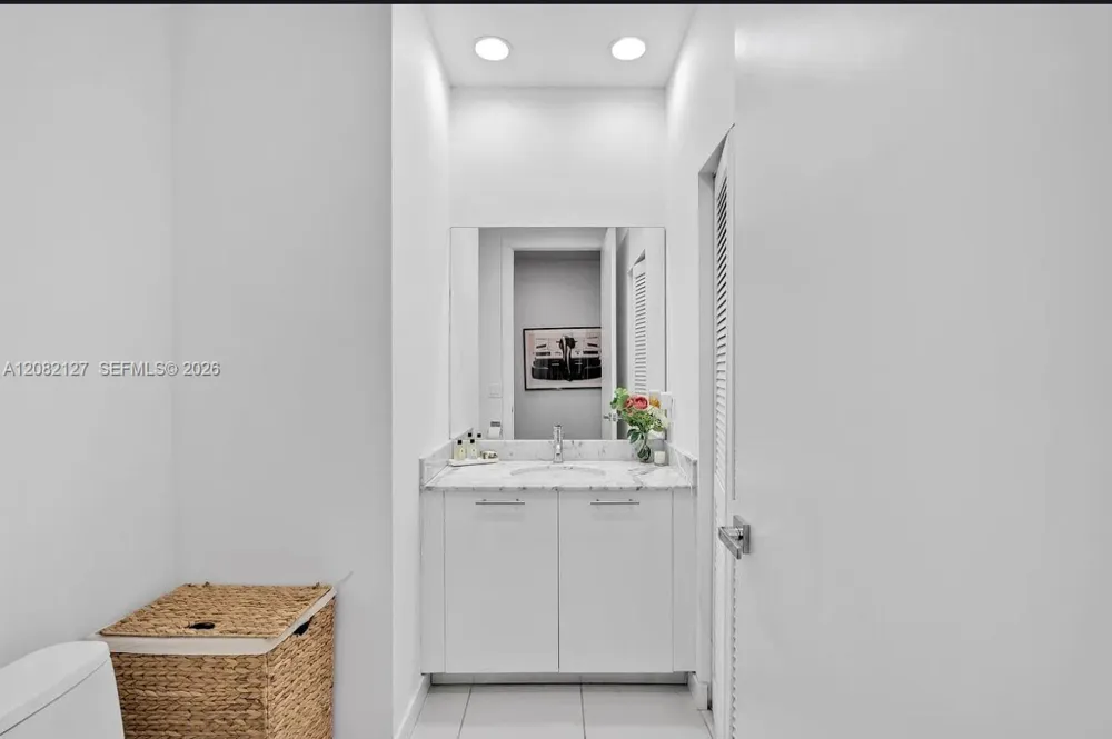 951 Brickell Ave #4111 Miami, FL 33131
