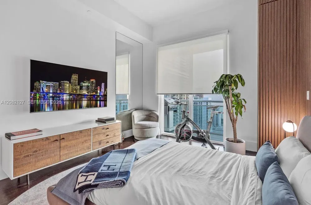 951 Brickell Ave #4111 Miami, FL 33131