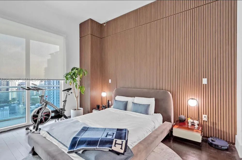 951 Brickell Ave #4111 Miami, FL 33131
