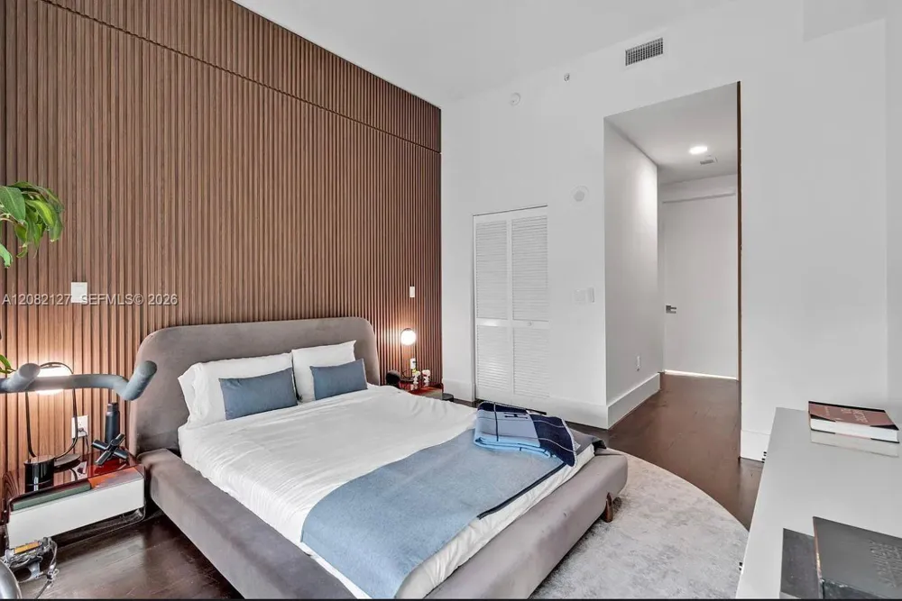951 Brickell Ave #4111 Miami, FL 33131