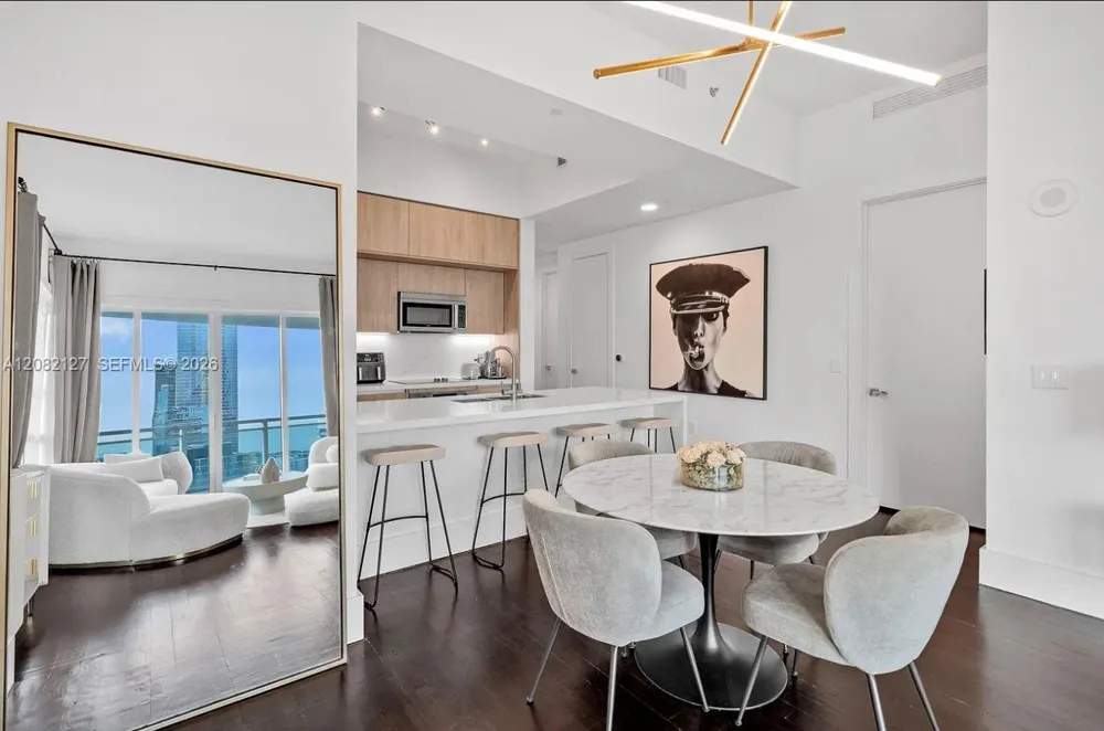 951 Brickell Ave #4111 Miami, FL 33131