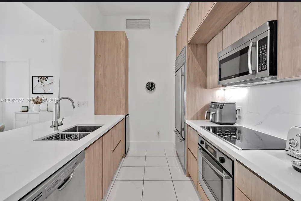 951 Brickell Ave #4111 Miami, FL 33131