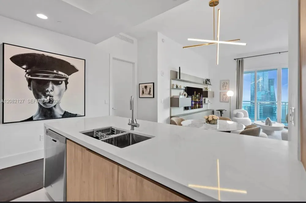 951 Brickell Ave #4111 Miami, FL 33131