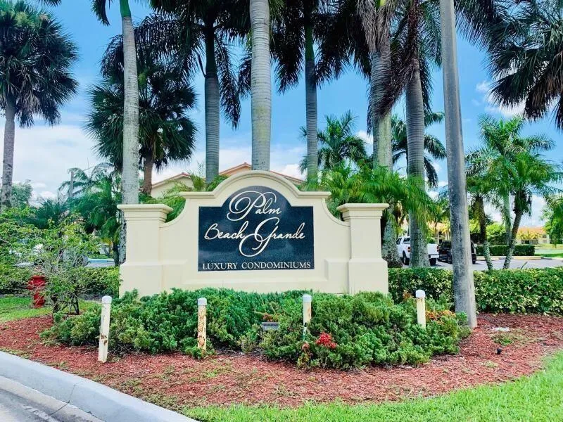 1523 LAKE CRYSTAL DRIVE #F West Palm Beach, FL 33411