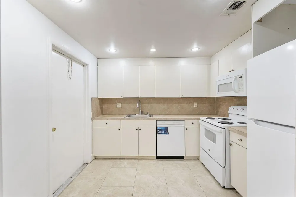 632 NW 13th Street #16 Boca Raton, FL 33486