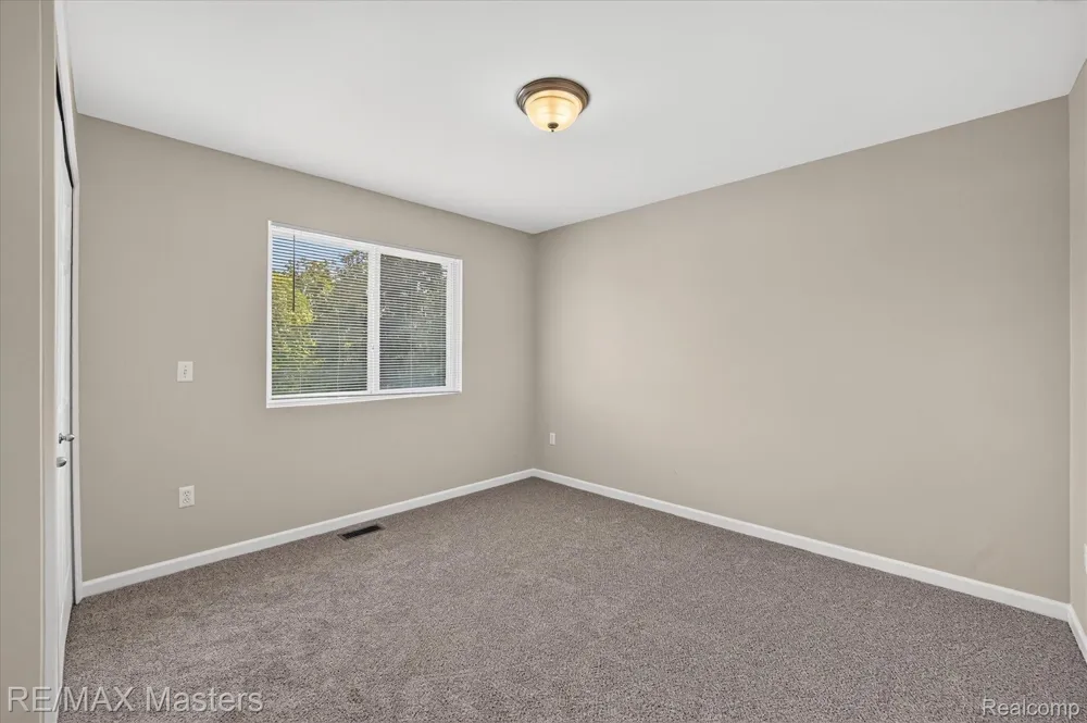 28377 Essex Flat Rock City, MI 48134