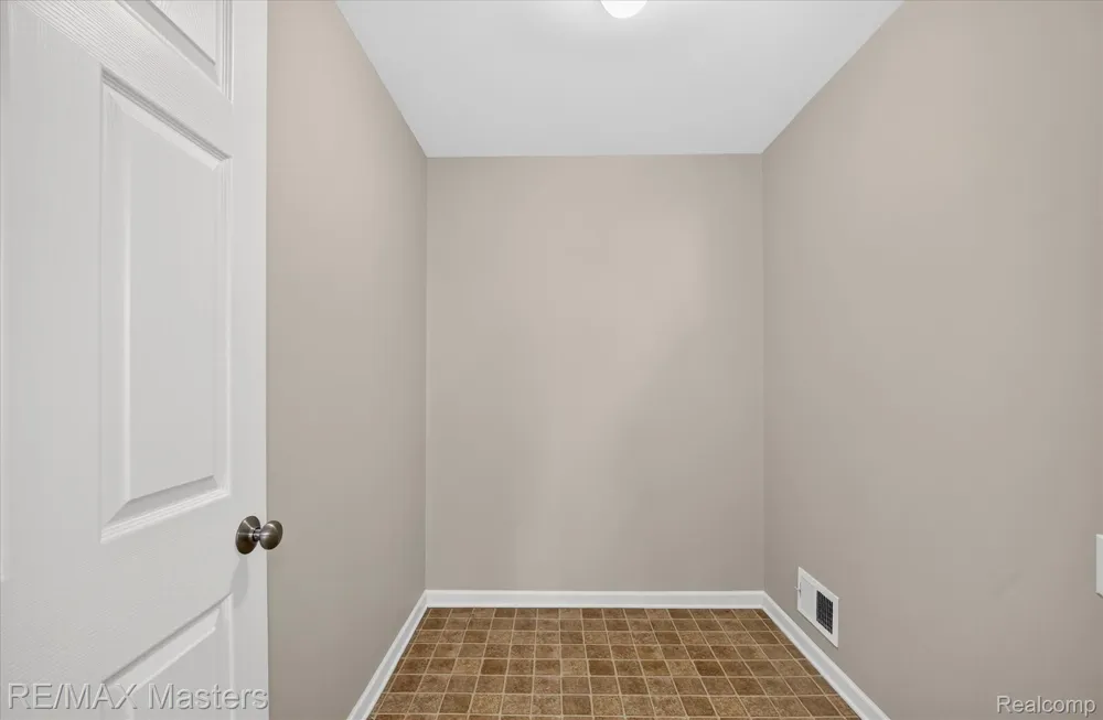 28377 Essex Flat Rock City, MI 48134