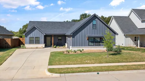 2040 Salina Circle