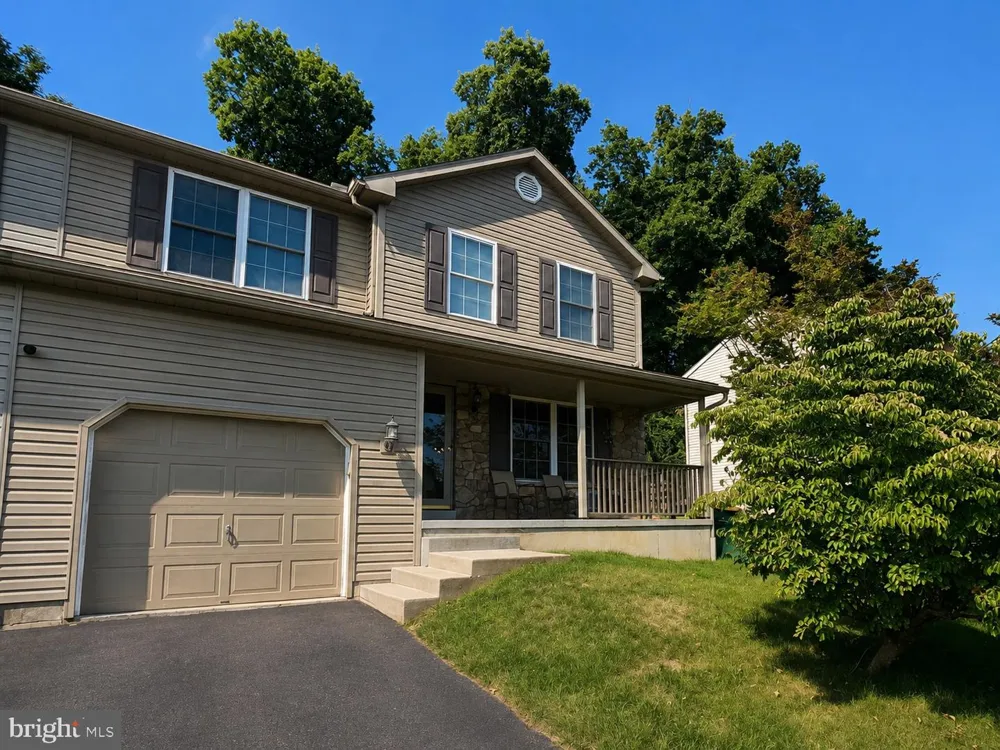 222 BAINBRIDGE CIRCLE Reading, PA 19608