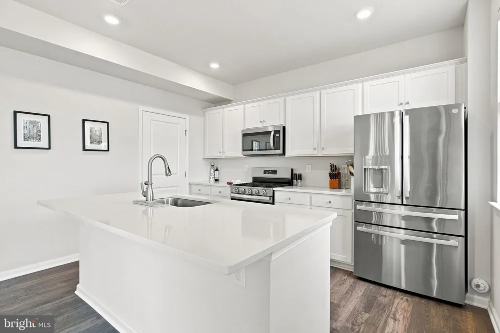 318 KNOLLWOOD DRIVE Easton, PA 18040