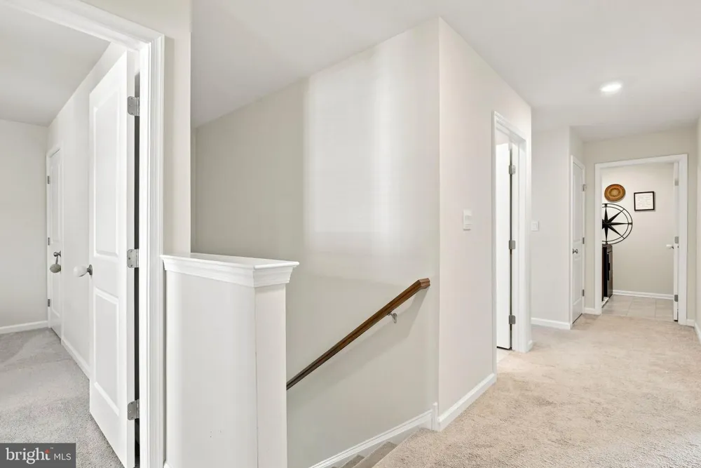 318 KNOLLWOOD DRIVE Easton, PA 18040