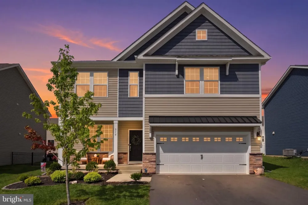 318 KNOLLWOOD DRIVE Easton, PA 18040