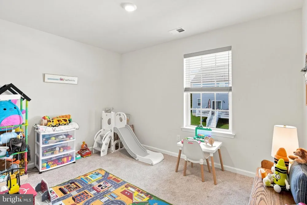 318 KNOLLWOOD DRIVE Easton, PA 18040