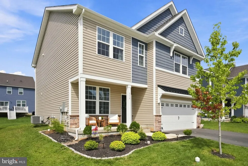318 KNOLLWOOD DRIVE Easton, PA 18040