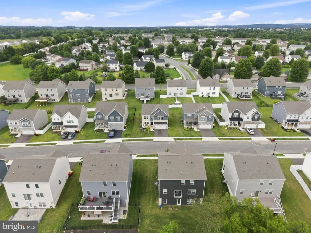318 KNOLLWOOD DRIVE Easton, PA 18040