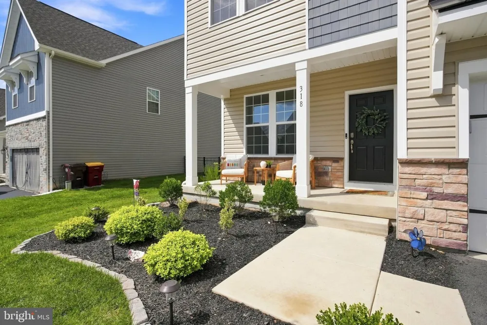 318 KNOLLWOOD DRIVE Easton, PA 18040