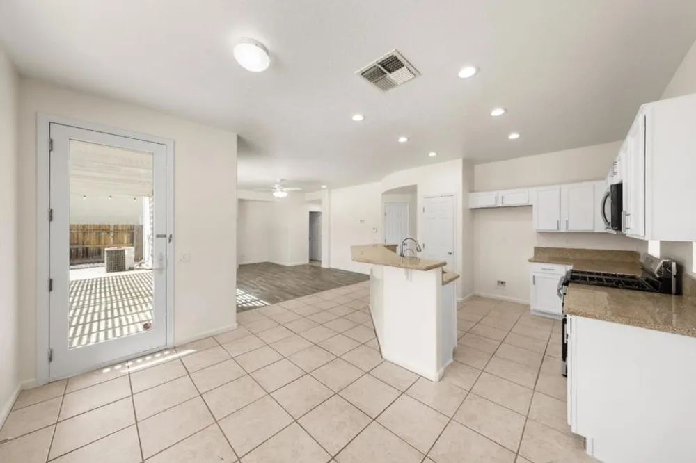 5700 Gold Poppy Way Elk Grove, CA 95757
