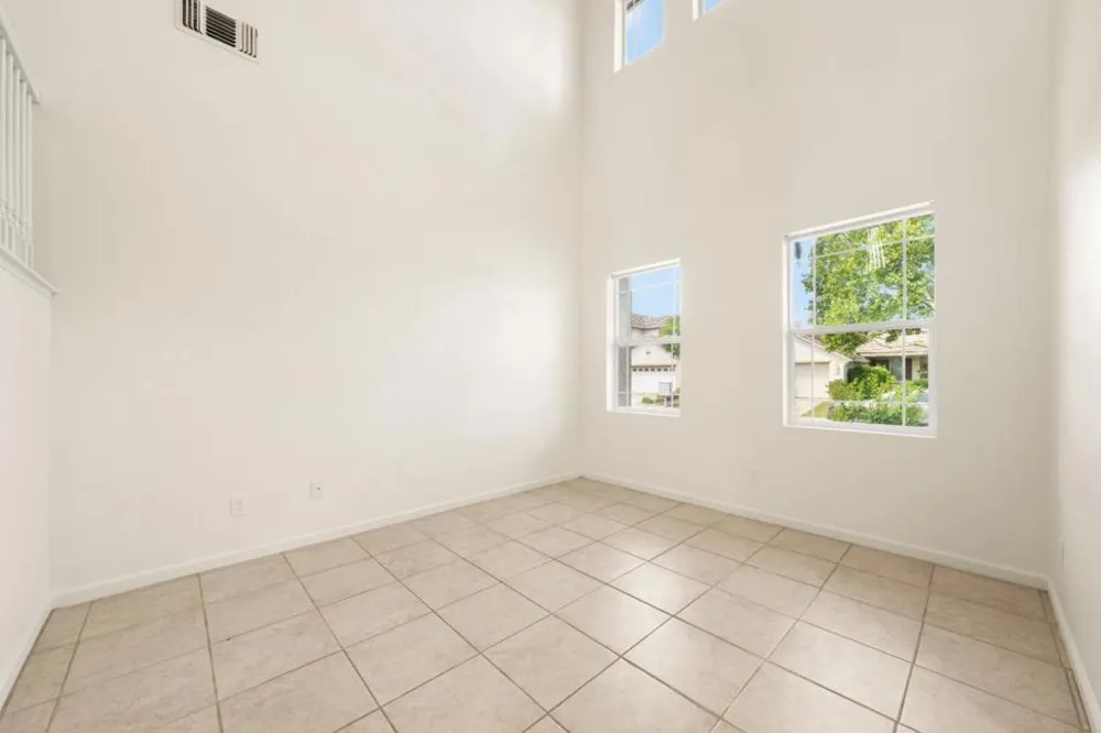 5700 Gold Poppy Way Elk Grove, CA 95757