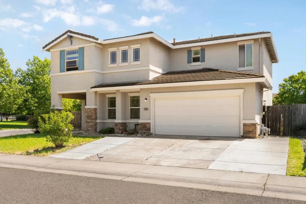 5700 Gold Poppy Way Elk Grove, CA 95757