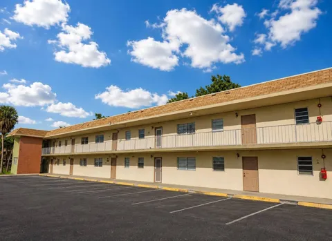 609 S STATE ROAD 7 #2D