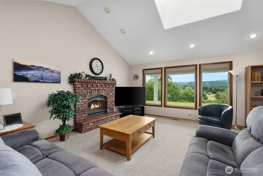 15 Penny Lane Raymond, WA 98577