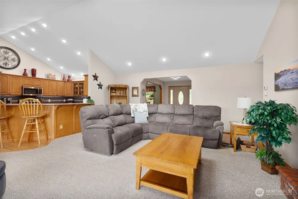 15 Penny Lane Raymond, WA 98577