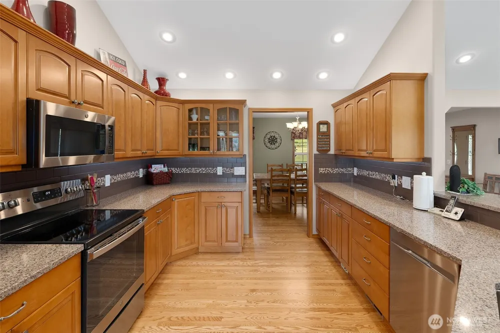 15 Penny Lane Raymond, WA 98577