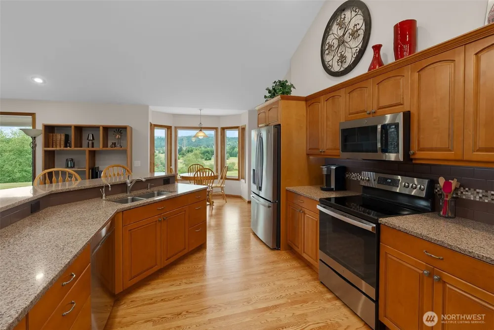 15 Penny Lane Raymond, WA 98577