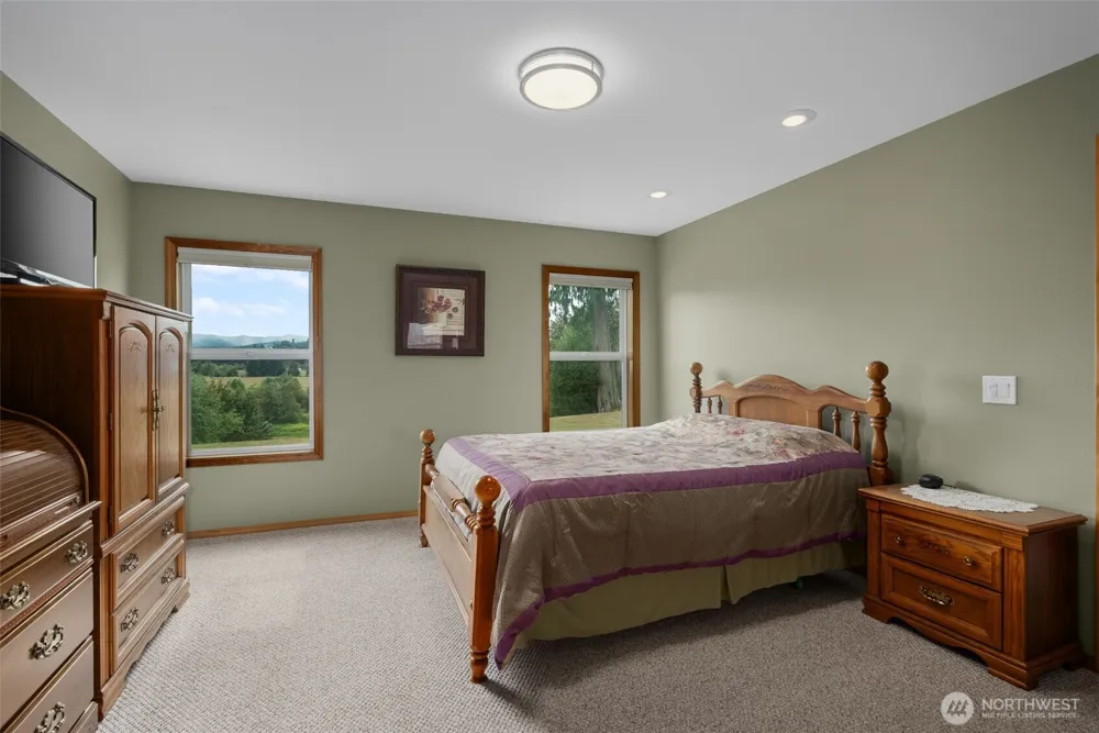 15 Penny Lane Raymond, WA 98577