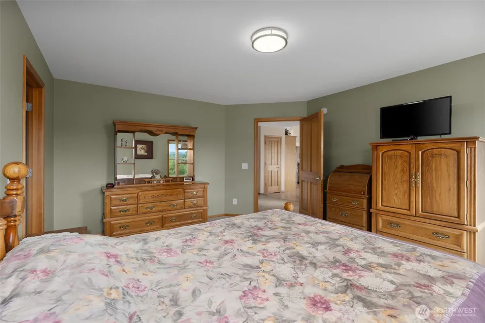 15 Penny Lane Raymond, WA 98577