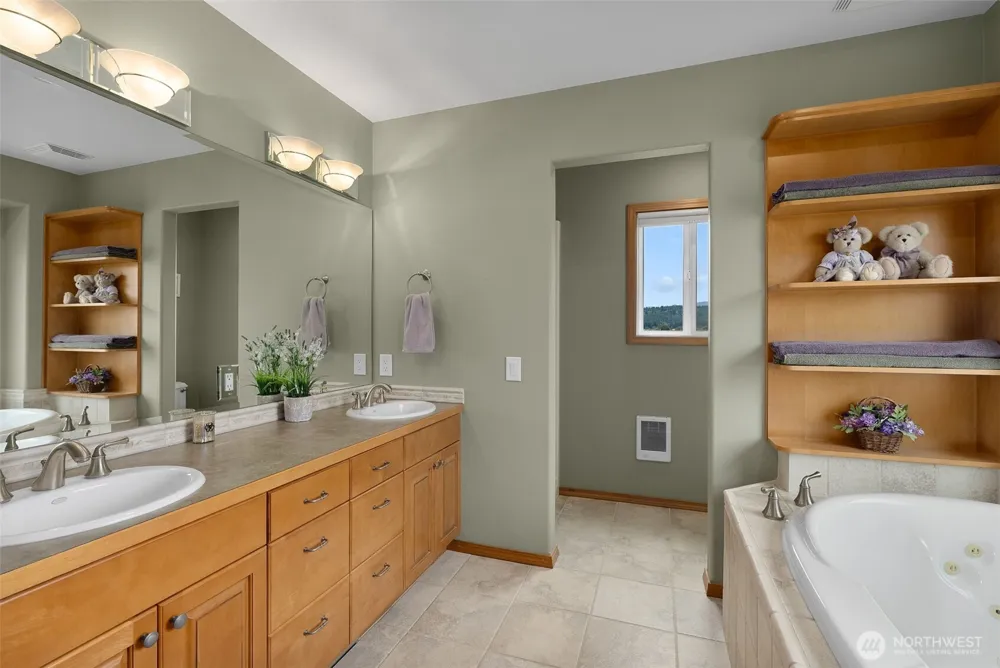 15 Penny Lane Raymond, WA 98577